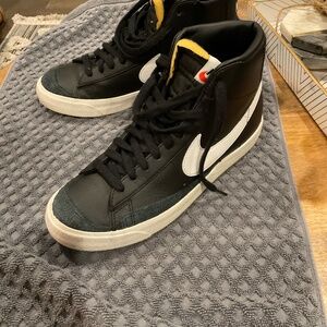 Nike Blazer Mid ’77 Vintage • Men’s 7.5 / Women’s 9 • No Box